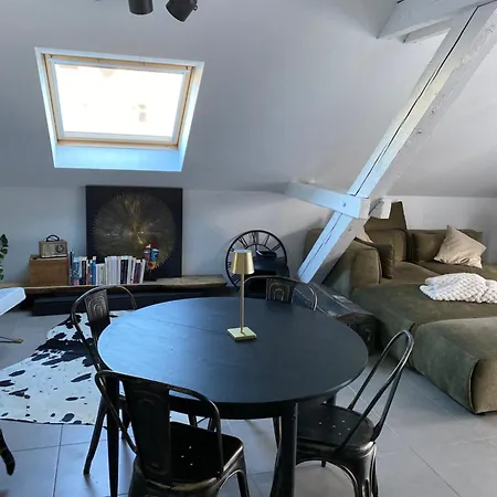 Atypique Lumineux Apartment